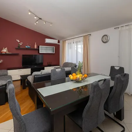 Casa vacanze Pet Friendly In Krilo Jesenice With Sauna *